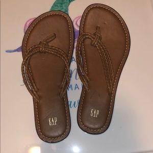 GAP SANDALS/ FLIP FLOPS